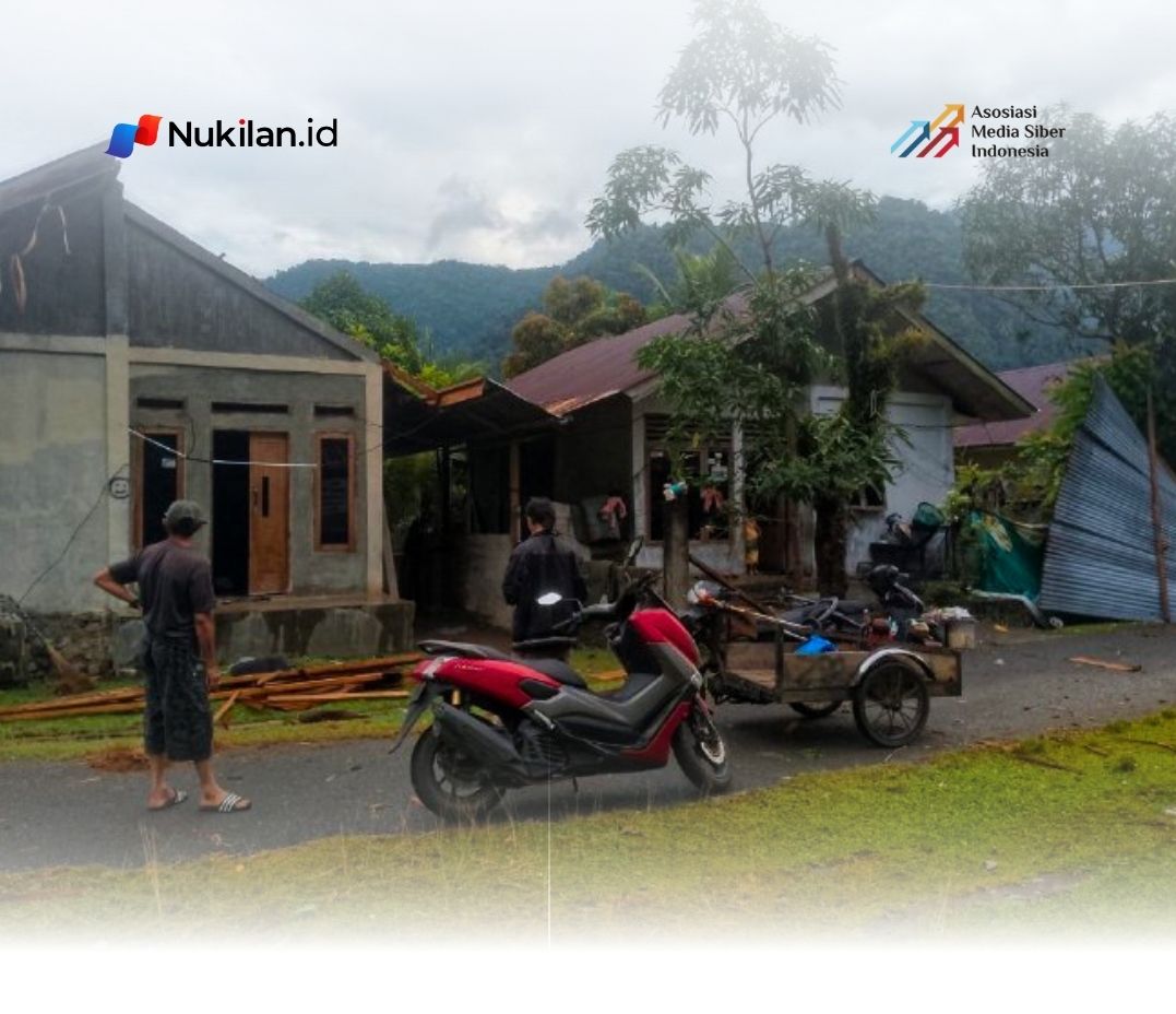 Kondisi rumah rusak akibat angin kencang yang menghantam kawasan Kecamatan Lhoong Aceh Besar, Gampong Menasah Lhok, Kecamatan Lhoong, Aceh Besar, Rabu (5/8/2026). (FOTO: DOK. HUMAS ACEH BESAR)
