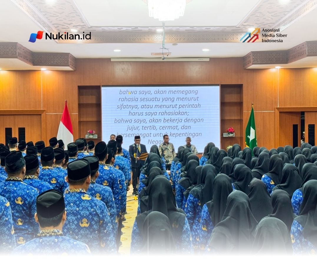 Pemerintah Aceh resmi mengangkat 228 calon pegawai negeri sipil (CPNS) menjadi pegawai negeri sipil (PNS). Pengambilan sumpah dan penyerahan surat keputusan (SK) pengangkatan dilaksanakan di Gedung Serba Guna Lantai II Sekretariat Daerah Aceh, Banda Aceh, Kamis, 6 Agustus 2026. (Foto: For Nukilan)
