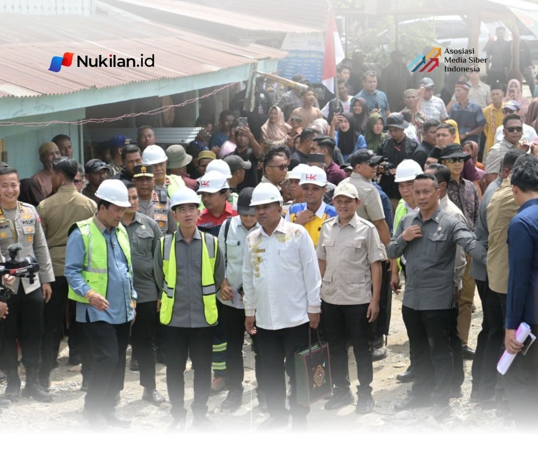 Wakil Gubernur Aceh, Fadhlullah (Dek Fadh), mendampingi Wakil Presiden RI, Gibran Rakabuming Raka, meninjau Jembatan Lumut di Desa Lumut, Kecamatan Linge, Kabupaten Aceh Tengah, Kamis (6/8/2026). (Foto: For Nukilan)