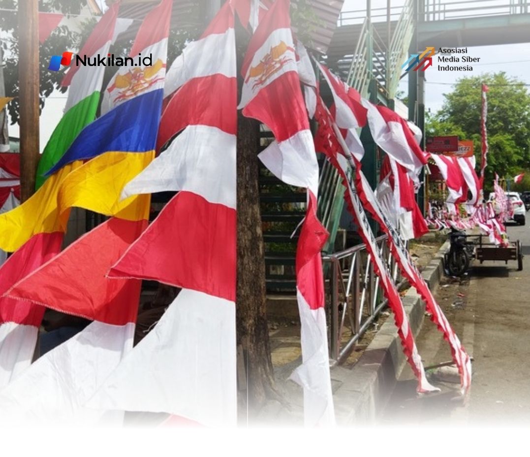 Penjualan bendera Merah Putih di Banda Aceh. (Foto: Nukilan/Sammy)