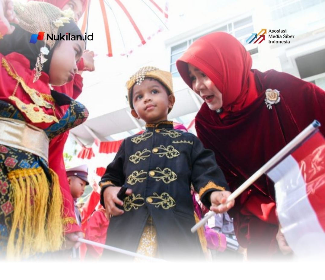 Suasana berbeda terlihat di Balai Kota Banda Aceh pada Sabtu (22/8/2026) pagi. Sebanyak 12.000 murid dan orang tua dari PAUD se-Kota Banda Aceh berkumpul untuk mengikuti Karnaval dalam rangka memperingati HUT ke-81 Kemerdekaan Republik Indonesia. (Foto: For Nukilan)