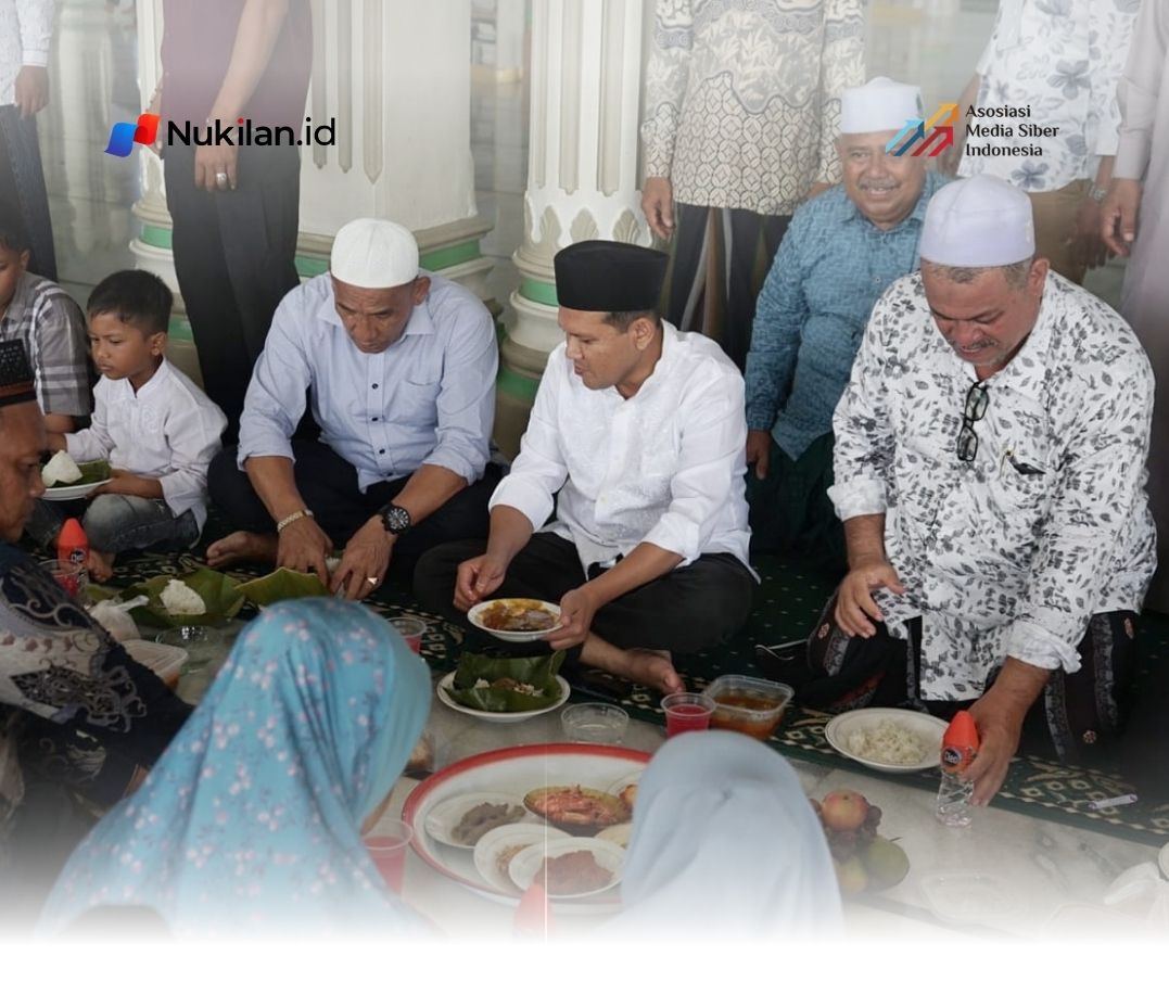 Wakil Gubernur Aceh Fadhlullah SE (Dek Fadh) menghadiri peringatan Maulid Nabi Muhammad SAW bersama ratusan anak yatim, santri dan masyarakat Kemukiman Teupin Raya di Masjid Baitul Istiqamah, Kecamatan Geulumpang Tiga, Kabupaten Pidie, Selasa (25/8/2026). (Foto: For Nukilan)