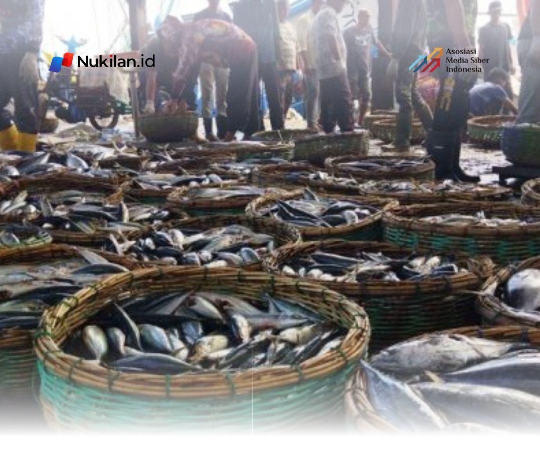 Aktivitas jual-beli ikan di PPS Lampulo, Banda Aceh. (Foto: Nukilan/Sammy)