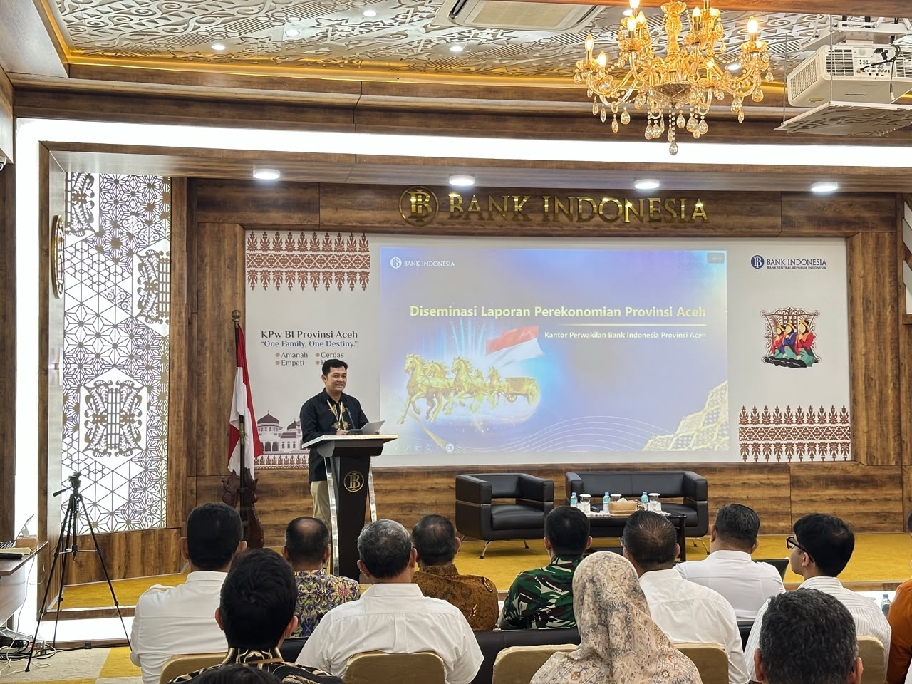 Plh. Kepala Perwakilan Bank Indonesia Provinsi Aceh, Hertha Bastiawan, dalam Aceh Economic Forum (AEF) triwulan II 2026 di Auditorium Teuku Umar, Kantor Perwakilan BI Aceh, Rabu 19 Agustus 2026. (Foto: Nukilan/Rezi)