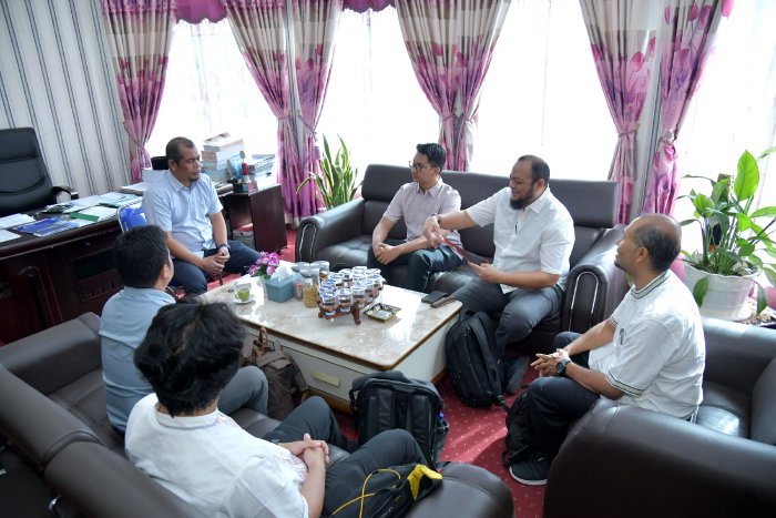 Sekretaris Daerah (Sekda) Kabupaten Bener Meriah, Riswandika Putra, S.STP., M.AP., menerima kunjungan Tim IV Evaluasi Penyelenggaraan Pemerintahan Daerah (EPPD) Inspektorat Aceh di ruang kerjanya, Jumat (31/7/2026). (Foto: For Nukilan)
