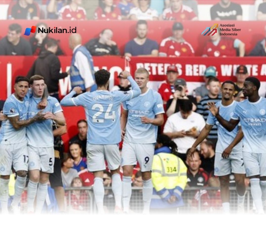Penyerang Man City Erling Haaland selebrasi usai cetak gol ke gawang MU. (Action Images via Reuters/Jason Cairnduff)