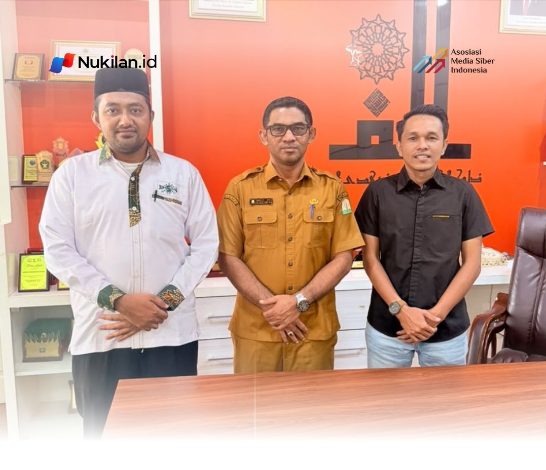 Direktur MUQ Aceh Selatan, Tgk. Dr. (Cand.) Muhammad Ridho Agung, M.Ag., bersama Pak Rudi dan Staf Ahli DPRA Doni Arega Rajes, mendatangi langsung Kepala Dinas Pendidikan Dayah Provinsi Aceh, Muhsin, S.Pd.I., M.Pd.I. (Foto: For Nukilan)