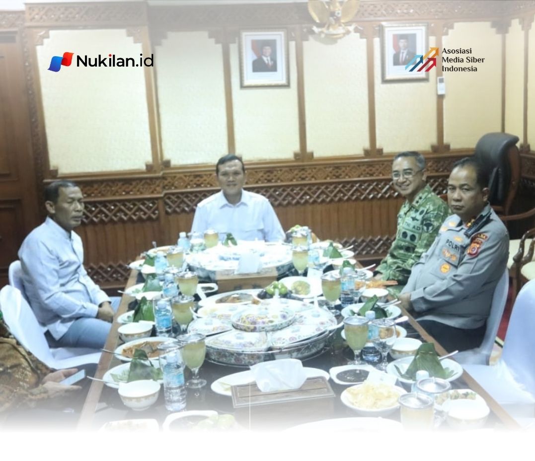 Wakil Gubernur Aceh, Fadhlullah, S.E. (Dek Fadh), menggelar pertemuan rutin bersama jajaran Forum Koordinasi Pimpinan Daerah (Forkopimda) Aceh, Jumat (25/9/2026), di Ruang Rapat Wakil Gubernur Aceh. (Foto: For Nukilan)