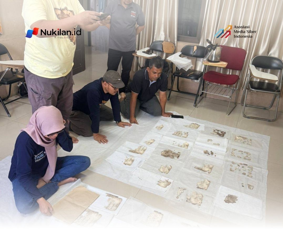 Badan Riset dan Inovasi Nasional (BRIN) bersama Masyarakat Pernaskahan Nusantara (MANASSA) dan Perpustakaan Nasional Republik Indonesia (Perpusnas) melakukan penelitian mengenai manajemen risiko bencana sekaligus konservasi manuskrip yang terdampak bencana hidrologi. (Foto: BRIN)