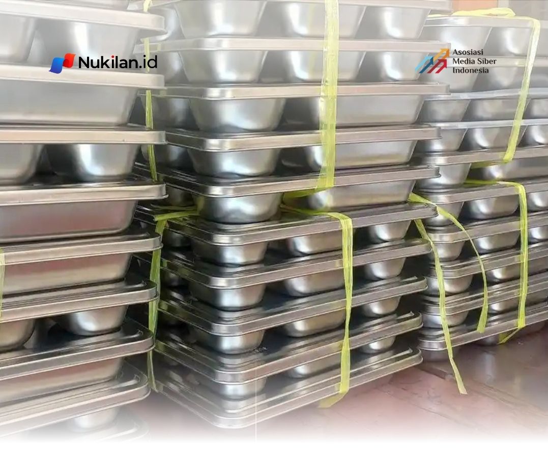 Ompreng (wadah makanan) atau food tray yang digunakan dalam program Makan Bergizi Gratis (MBG). (Foto: Kompas)