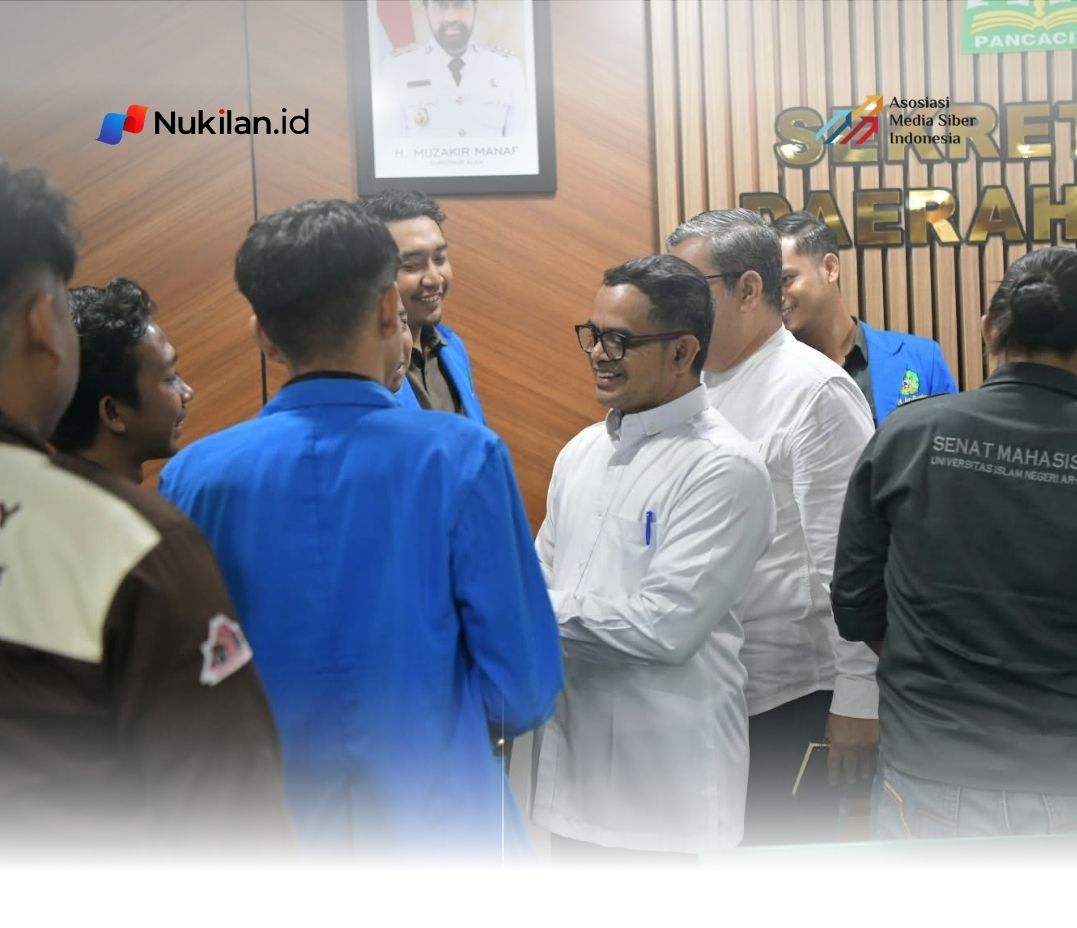 Pelaksana Tugas (Plt) Sekretaris Daerah (Sekda) Aceh, Taufik, menerima audiensi dari pengurus Senat Mahasiswa Universitas Islam Negeri (UIN) Ar-Raniry Banda Aceh di Ruang Rapat Sekda Aceh, Jumat (4/9/2026). (Foto: For Nukilan)
