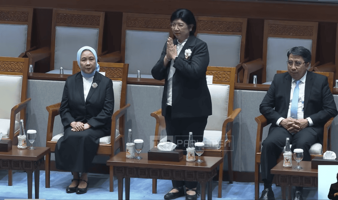 Gubernur BI, Destry Damayanti dalam rapat paripurna DPR RI ke-4 Masa Persidangan I Tahun Sidang 2026–2027 di Kompleks Parlemen, Senayan, Jakarta, Selasa (1/9/2026). (Foto: Tangkapan layar)