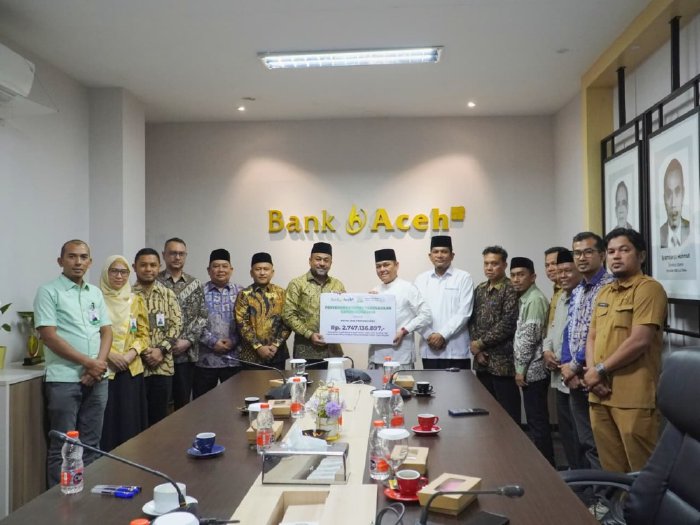 Bank Aceh Syariah Serahkan Zakat Perusahaan Rp2,74 Miliar kepada BMA. (Foto: For Nukilan)