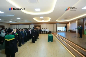 Rektor Universitas Islam Negeri (UIN) Ar-Raniry Banda Aceh, Prof. Dr. Mujiburrahman, M.Ag., melantik sejumlah dosen yang mendapat tugas tambahan untuk periode 2026–2030, Jumat (9/10/2026). (Foto: Humas UINAR)