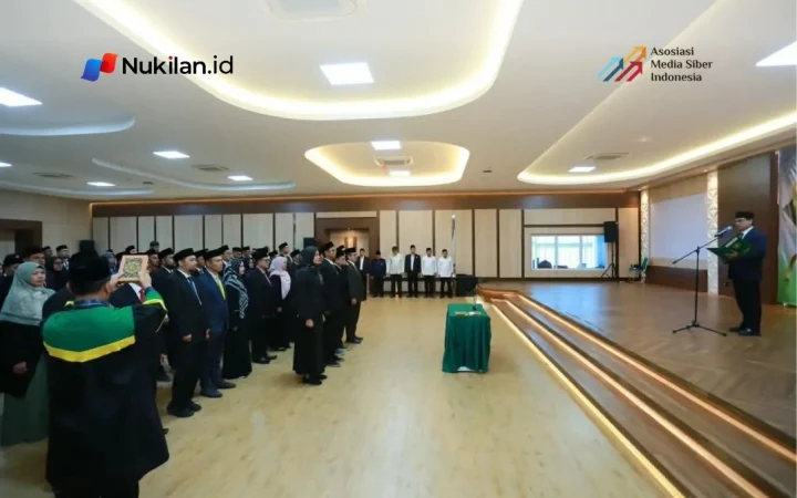 Rektor Universitas Islam Negeri (UIN) Ar-Raniry Banda Aceh, Prof. Dr. Mujiburrahman, M.Ag., melantik sejumlah dosen yang mendapat tugas tambahan untuk periode 2026–2030, Jumat (9/10/2026). (Foto: Humas UINAR)