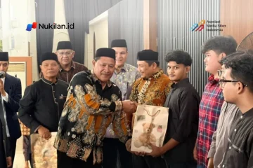 Bupati Nagan Raya, Teuku Raja Keumangan, yang diwakili Asisten Perekonomian dan Pembangunan Bustami, menghadiri peringatan Maulid Nabi Muhammad SAW 1448 Hijriah yang digelar Ikatan Kekeluargaan Nagan Raya (IKNR) Banda Aceh di Balee Meuseuraya Aceh (BMA), Banda Aceh, Minggu (18/10/2026). (FOTO: FOR NUKILAN)