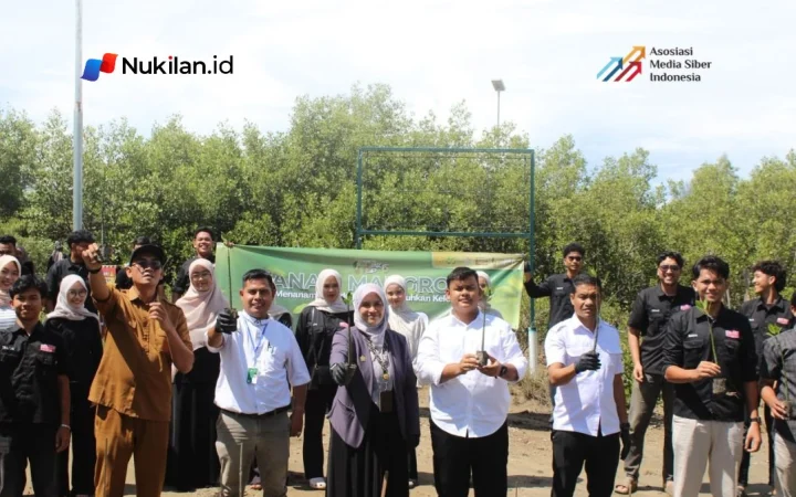 Fakultas Ilmu Sosial dan Ilmu Politik (FISIP) Universitas Syiah Kuala (USK) memulai rangkaian Jejak FISIP 6 dengan kegiatan penanaman mangrove di Lampulo Park, Banda Aceh. (FOTO: FOR NUKILAN)