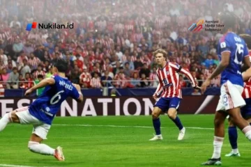 Pablo Barrios melepaskan tembakan di menit pertama yang bikin Atletico Madrid memimpin 1-0. (Foto: REUTERS/Susana Vera)