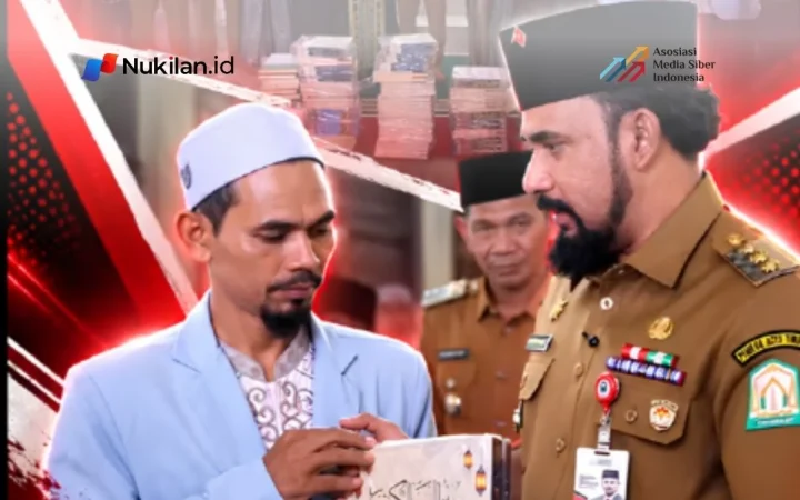 Bupati Aceh Timur Iskandar Usman Al-Farlaky, S.H., M.Si., menyalurkan bantuan kitab kepada 39 dayah di Kabupaten Aceh Timur. Bantuan tersebut diprioritaskan bagi dayah yang terdampak banjir pada akhir 2025. (FOTO: FOR NUKILAN)