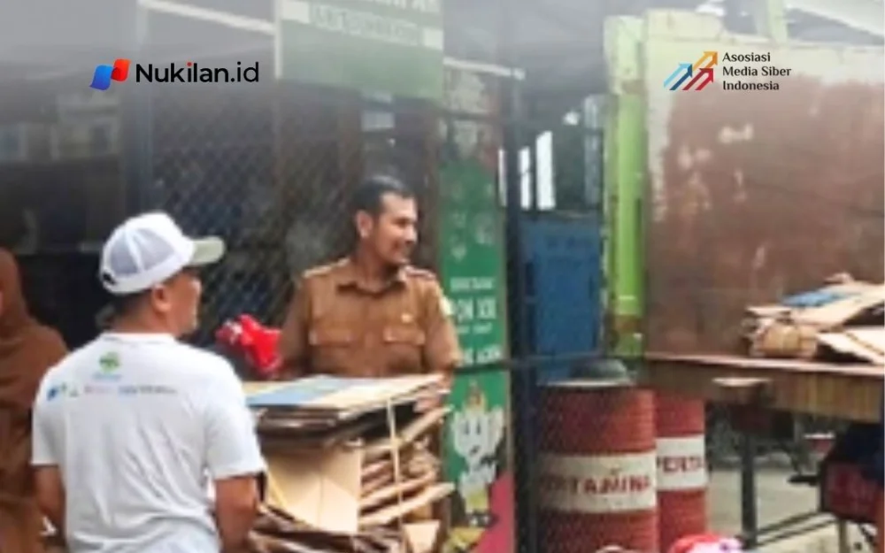 Bank Sampah Dinas Lingkungan Hidup dan Kehutanan (DLHK) Aceh kembali menyalurkan sampah terpilah kepada Bank Sampah Universitas Syiah Kuala (USK), Selasa (6/10/2026). (FOTO: FOR NUKILAN)
