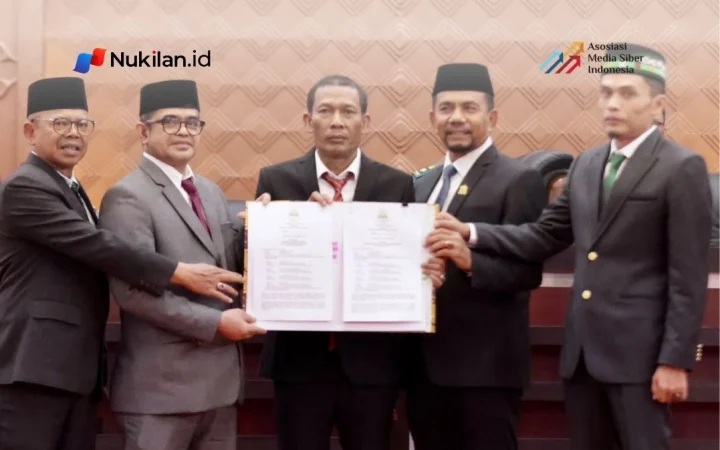 Pemerintah Aceh bersama Dewan Perwakilan Rakyat Aceh (DPRA) menandatangani Berita Acara Persetujuan Bersama terhadap Kebijakan Umum Anggaran (KUA) dan Prioritas dan Plafon Anggaran Sementara (PPAS) Tahun Anggaran 2027, Kamis (8/10/2026). (Foto: For Nukilan)