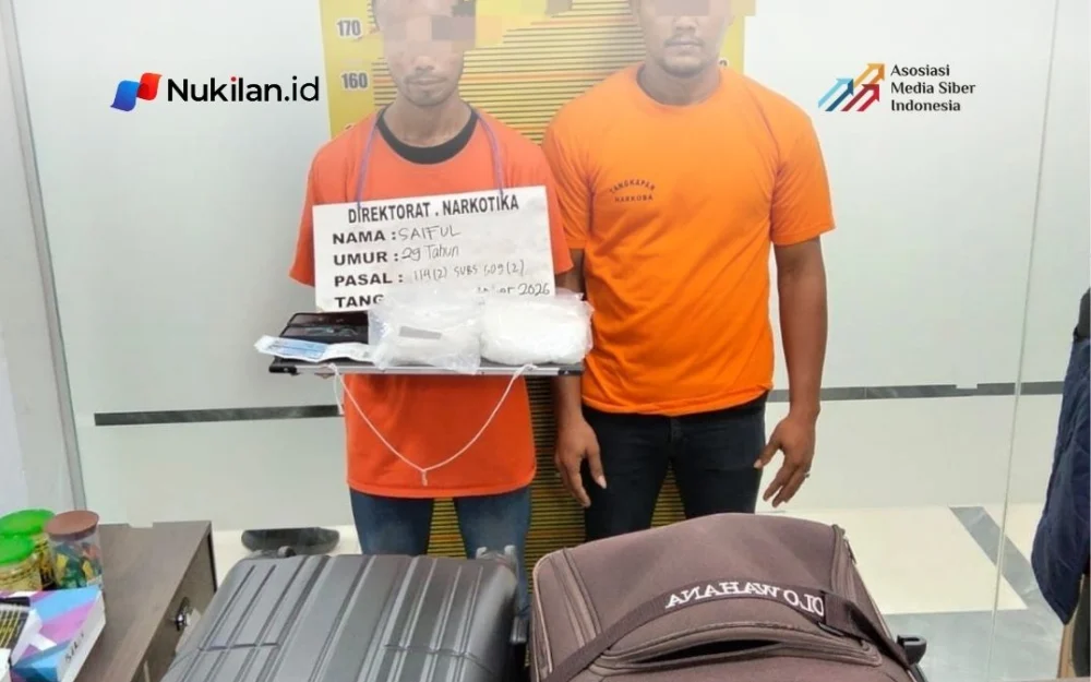Polisi menangkap 2 pria asal Aceh karena berupaya menyeludupkan 2 kg sabu di Bandara Kualanamu, Kabupaten Deli Serdang, Sumatera Utara, pada Selasa (6/10/2026). (Foto: Dok Polda Sumut)