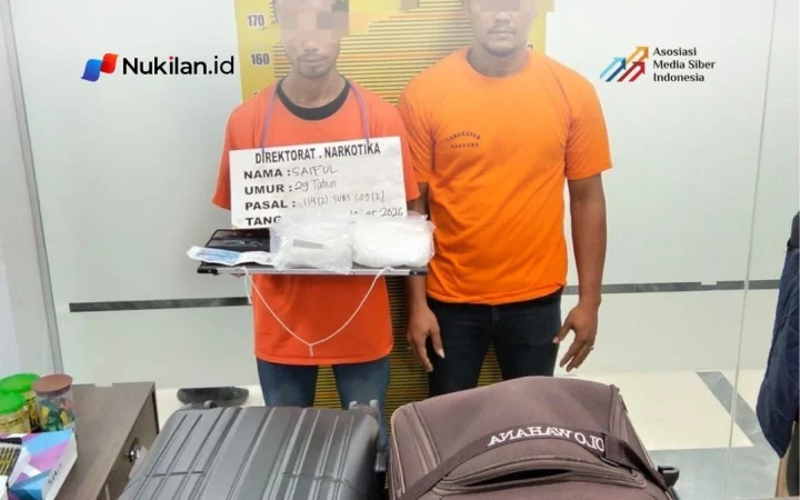 Polisi menangkap 2 pria asal Aceh karena berupaya menyeludupkan 2 kg sabu di Bandara Kualanamu, Kabupaten Deli Serdang, Sumatera Utara, pada Selasa (6/10/2026). (Foto: Dok Polda Sumut)