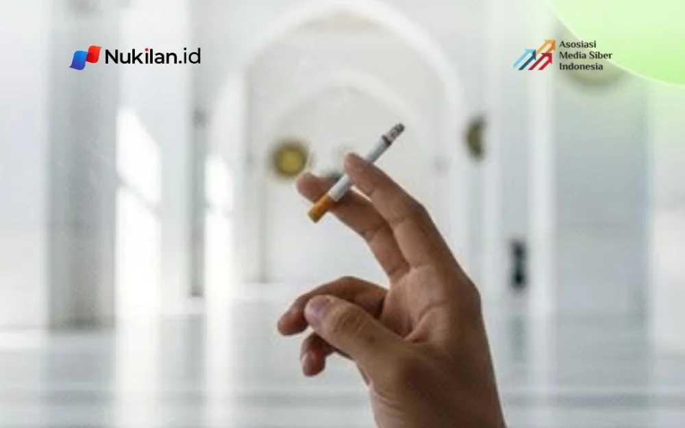 Ilustrasi merokok dalam masjid. (Foto: Facebook)