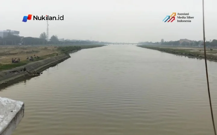 Asap akibat karhutla tampak dari Jembatan Lamnyong, Banda Aceh. (Foto: Nukilan/Sammy)