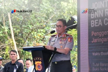 Kapolri Jenderal Polisi Dr. (HC) Suyudi Ario Seto menyampaikan keterangan pers terkait pengungkapan laboratorium gelap pembuatan narkotika jenis sabu dengan barang bukti hampir 1,2 ton di Gampong Ulee Tutue, Kecamatan Mutiara Timur, Kabupaten Pidie, Aceh, Jumat (23/10/2026). Foto: (Humas Polri).