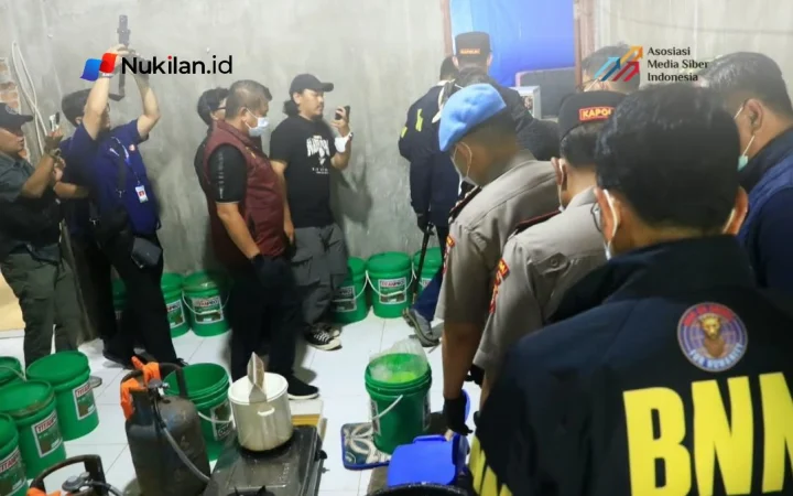 Pemaparan barang bukti berupa 1,2 ton narkotika dari pengungkapan laboratorium sabu di Aceh, Jumat (23/10/2026). (Foto: Polri)