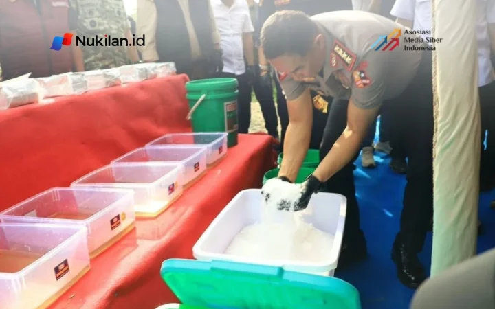 Pemaparan barang bukti berupa 1,2 ton narkotika dari pengungkapan laboratorium sabu di Aceh, Jumat (23/10/2026). (Foto: Polri)