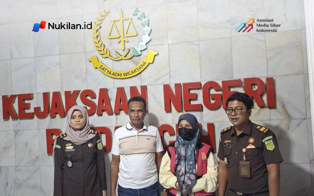 Oknum dosen berinisial DD Binti NAF (55) Ditahan Kasus Korupsi Beasiswa BPSDM Aceh. (Foto: Dok. Kejari BNA)