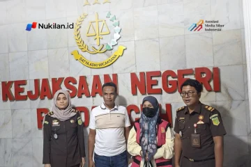 Oknum dosen berinisial DD Binti NAF (55) Ditahan Kasus Korupsi Beasiswa BPSDM Aceh. (Foto: Dok. Kejari BNA)