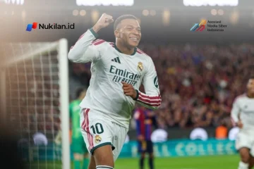 Penyerang Real Madrid asal Prancis, Kylian Mbappe, merayakan gol pertama timnya dalam pertandingan Liga Spanyol antara FC Barcelona dan Real Madrid CF di Stadion Camp Nou, Barcelona, pada 25 Oktober 2026.(Foto: AFP/LLUIS GENE)