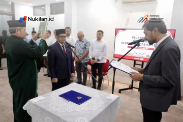 Gubernur Aceh, H. Muzakir Manaf atau Mualem, melantik Taufik, S.T., M.Si., sebagai Penjabat Sekretaris Daerah (Sekda) Aceh pada Selasa (13/10/2026). (Foto: For Nukilan)