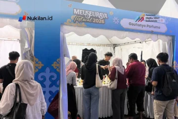 Pengunjung memadati stan Geutanyoe Parfum di kegiatan Meuseuraya Festival 2026. (Foto: Nukilan/Rezi)