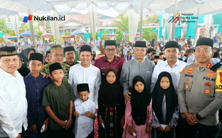 Wakil Gubernur Aceh, H. Fadhlullah, menghadiri peringatan Maulid Nabi Muhammad SAW 1448 Hijriah yang dirangkaikan dengan doa bersama untuk keselamatan serta mengenang satu tahun bencana banjir dan longsor yang melanda dataran tinggi Gayo di Masjid Quba, Bebesen, Kabupaten Aceh Tengah, Senin (26/10/2026). (Foto: For Nukilan)