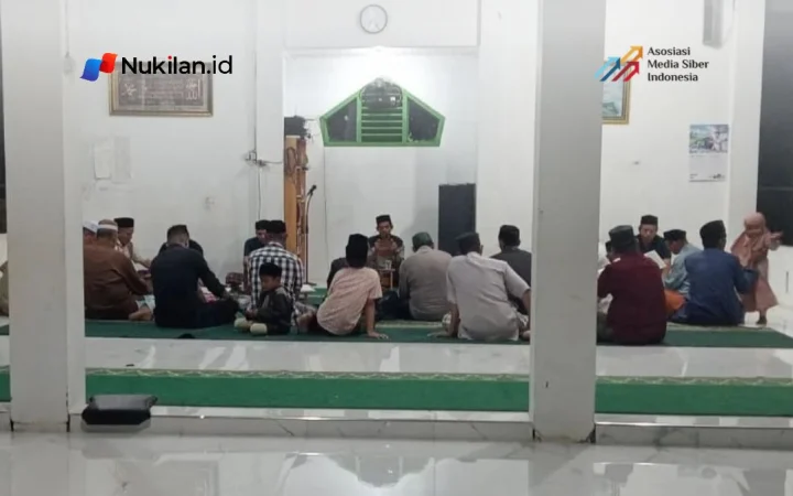Balai Tempat Mengaji (BTM) Al-Ishlahiyah Lambhuk tidak hanya menyelenggarakan pengajian bagi anak-anak, tetapi juga mengadakan pengajian rutin bagi jamaah laki-laki dan perempuan dewasa. (Foto: For Nukilan)