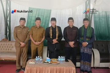Wakil Gubernur Aceh, Fadhlullah atau yang akrab disapa Dek Fadh, menghadiri peringatan Maulid Nabi Muhammad SAW di Dayah Terpadu Inshafuddin, Lambaro Skep, Banda Aceh, Senin (12/10/2026). (Foto: For Nukilan)