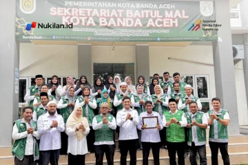 Wakil Wali Kota Banda Aceh, Afhdal Khalilullah, B.Sc (Hons), M.T., menghadiri pelepasan petugas lapangan sekaligus menyematkan rompi kepada tim yang bertugas melakukan survei calon penerima bantuan rumah layak huni, Rabu (28/10/2026). (Foto: For Nukilan)