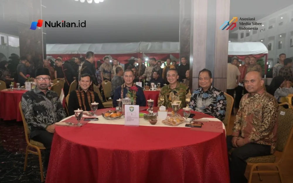 Wakil Gubernur Aceh, H. Fadhlullah, S.E. atau yang akrab disapa Dek Fadh, menghadiri acara lepas sambut dan serah terima jabatan (sertijab) Panglima Kodam Iskandar Muda dari Mayjen TNI Joko Hadi Susilo kepada Brigjen TNI Mahesa Fitriadi di Markas Kodam Iskandar Muda, Senin (19/10/2026). (FOTO: FOR NUKILAN)