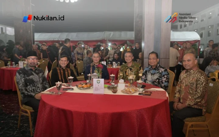 Wakil Gubernur Aceh, H. Fadhlullah, S.E. atau yang akrab disapa Dek Fadh, menghadiri acara lepas sambut dan serah terima jabatan (sertijab) Panglima Kodam Iskandar Muda dari Mayjen TNI Joko Hadi Susilo kepada Brigjen TNI Mahesa Fitriadi di Markas Kodam Iskandar Muda, Senin (19/10/2026). (FOTO: FOR NUKILAN)