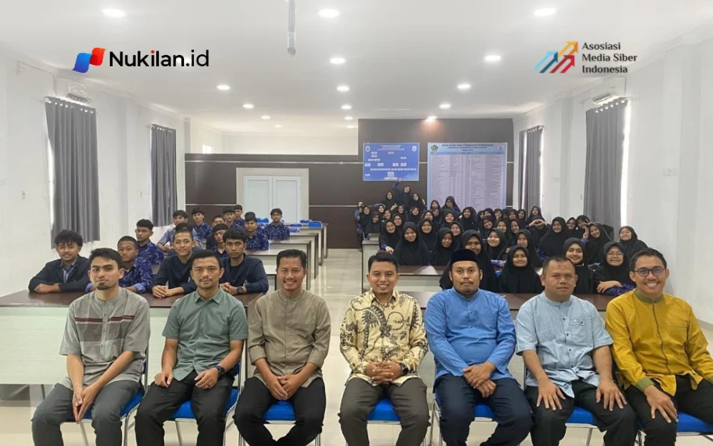 katan Alumni Timur Tengah (IKAT) Aceh mengadakan pengajian kitab kuning secara gratis dan terbuka untuk masyarakat umum. Kegiatan tersebut berlangsung secara rutin di Sekretariat IKAT Aceh, Jalan Teuku Nyak Arief, Jeulingke, Kecamatan Syiah Kuala, Banda Aceh. (Foto: For Nukilan)