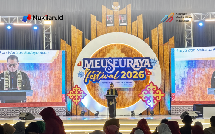 Deputi Gubernur Bank Indonesia (BI), Ricky P. Gozali dalam kegiatan pembukaan Meuseuraya Festival 2026 di Balai Meuseuraya Aceh, Banda Aceh, Jumat 23 Oktober 2026 malam. (Foto: Nukilan/Rezi)