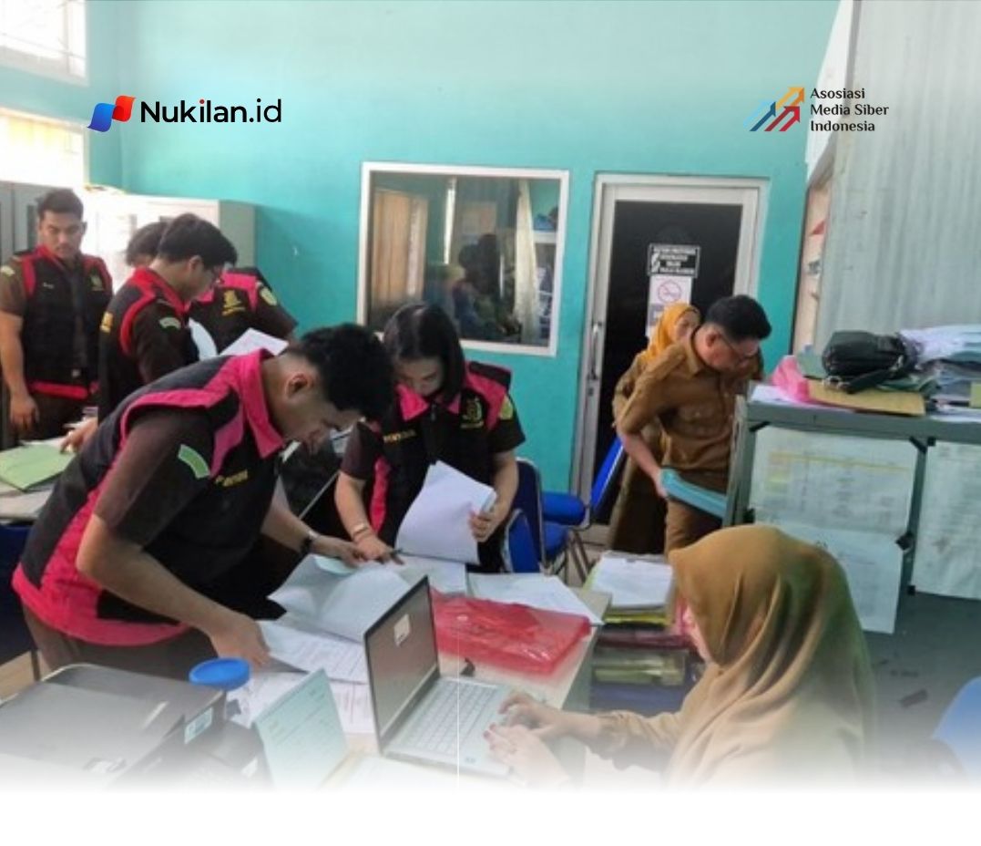 Penggeledahan kantor Dinas Pendidikan Aceh Singkil. (FOTO: Dok Kejari Aceh Singkil)