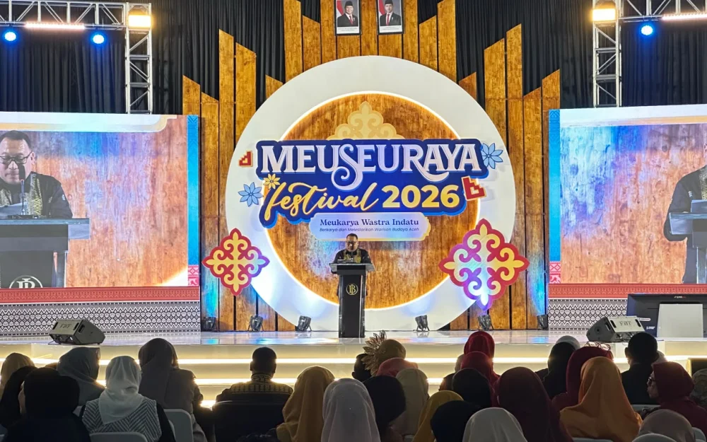Penyerahan Sounbox QRIS secara simbolis di Meuseuraya Festival 2026. (Foto: Nukilan/Rezi)
