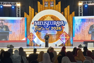 Penyerahan Sounbox QRIS secara simbolis di Meuseuraya Festival 2026. (Foto: Nukilan/Rezi)