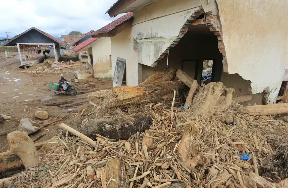 Ilustrasi banjir bandang Aceh (Foto: Antara/Syifa Yulinnas)