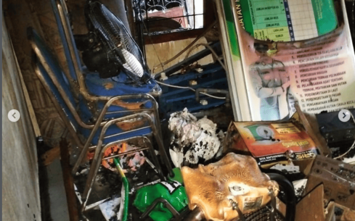 Kebakaran di Desa Aneuk Galong Titi. (Foto: Dok Damkar Aceh Besar)